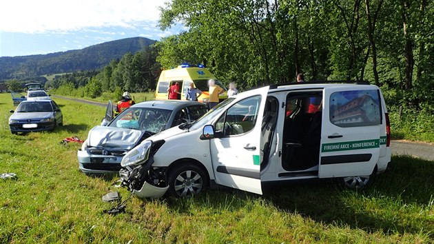 Hasii z Frdku-Mstku museli ve tvrtek rno vyjet k dopravn nehod do Kozlovic, kde se srazila dv osobn auta. Srku odnesly rznmi zrannmi i ti dti.