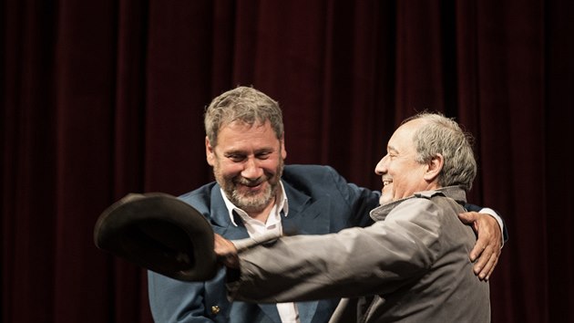 Viktor Preiss a Tom Tpfer se lou na jeviti Divadla na Vinohradech.