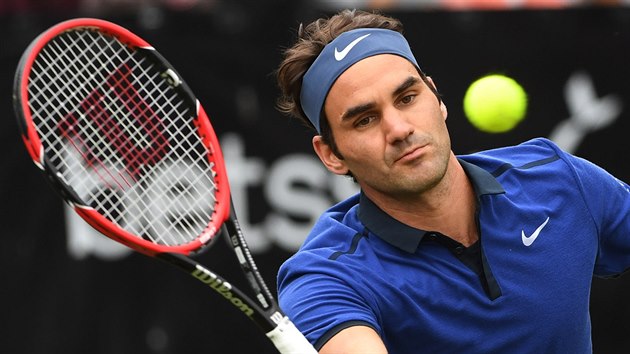 Roger Federer returnuje v semifinle turnaje ve Stuttgartu.
