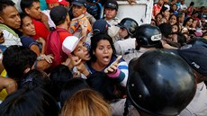 Venezuela je na prahu humanitární krize a mnoí se protesty. (10. 6. 2016)