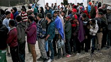 Běženci v záchytném táboře na řeckém ostrově Moria (5. listopadu 2015)