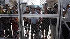 Běženci v záchytném táboře na řeckém ostrově Moria (5. dubna 2016)