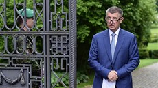 Ministr financí a pedseda hnutí ANO Andrej Babi odchází ze zámku v Lánech po...