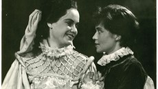 Roku 1955 se hrál Veer tíkrálový. Paní Vaková vpravo.