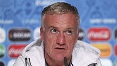 Trenér francouzské reprezentace Didier Deschamps na tiskové konferenci.