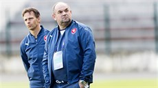 Pedseda fotbalové asociace Miroslav Pelta (vpravo) a generální sekretá Rudolf...