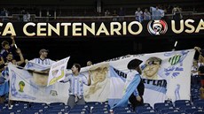Argentintí fanouci oslavují své hrdiny.