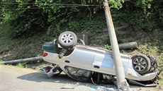 Subaru na Rychnovsku perazilo elektrické vedení (12.6.2016).