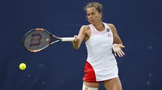 Barbora Strýcová returnuje ve �tvrtfinále turnaje v Birminghamu.