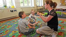 Marika H�sková má své dva syny v domácím vzd�lávání. Nyní si práv� opakují dny...