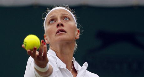 esk tenistka Petra Kvitov ve wimbledonskm souboji s Rumunkou Soranou...