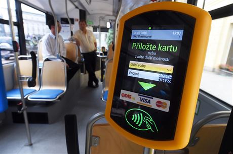 Platba bezkontaktní kartou za cestování se osvdila napíklad v Ostrav.