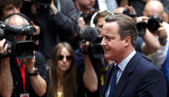Britský premiér David Cameron přichází na jednání o takzvaném brexitu v Bruselu...