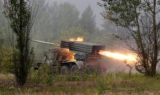 Raketomet grad na cviení ukrajinské armády nedaleko msta ernihiv na severu...