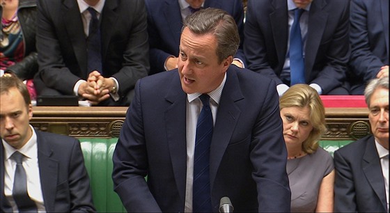 Britský premiér David Cameron ení ve Westminsteru (29. ervna 2016)