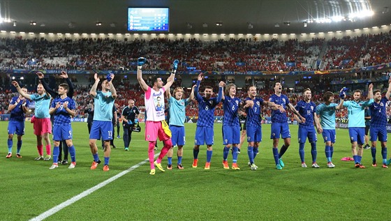 Obrovská radost chorvatských fotbalistů po zápase se Španělskem.