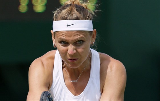 eská tenistka Lucie afáová bojuje v 1. kole Wimbledonu.