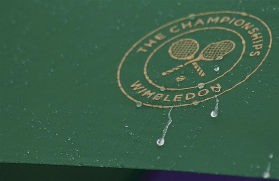 TENIS PLÁE. Druhý hrací den grandslamového Wimbledonu naruil dé.