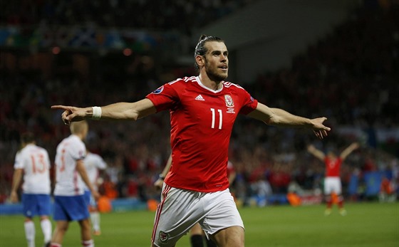 TŘI VE TŘECH. Gareth Bale zvýšil proti Rusku na 3:0 a dal tak třetí branku ve...