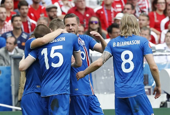 ZA POSTUPEM! Fotbalisté Islandu vykroili v prvním poloase zápasu proti...