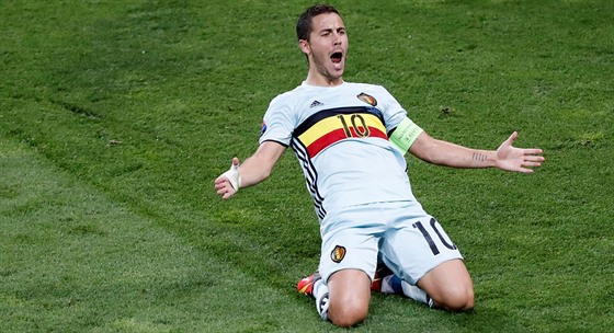 Belgický kapitán Eden Hazard se raduje v osmifinálovém utkání mistrovství...