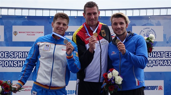 Martin Fuksa slaví bronzovou medaili na evropském ampionátu na kilometru....