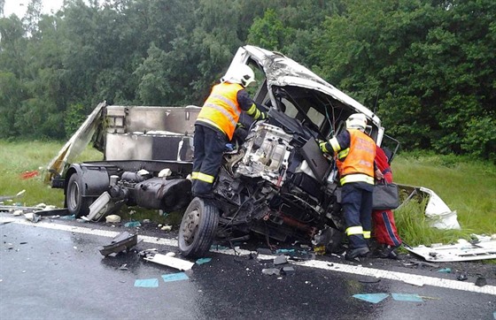 Nehoda kamionu a nákladního automobilu u tok na Havlíkobrodsku.