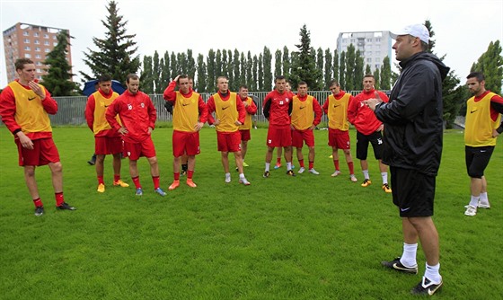 Trenér Svatopluk Habanec na prvním tréninku Brna ped novou sezonou.