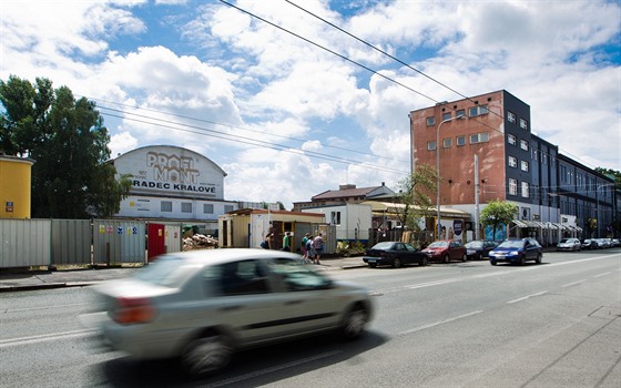 Na hradecké Pospíilov tíd koní demolice ináku, na jeho míst bude stát...