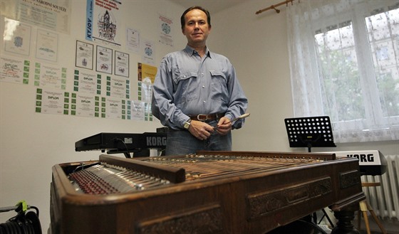 Petr Kolár je cimbalistou muziky Tolar. Ta za svou kariéru vystupovala s celou...