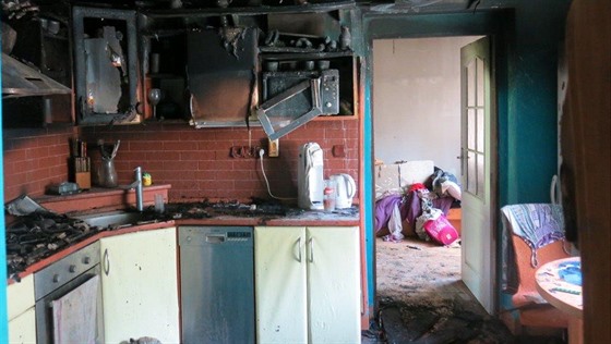 Při požáru rodinného domu v Litovli plameny zachvátily dvě místnosti a hustý...