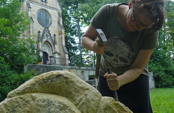 Zámecký park ve Vrchlabí hostí sochaské sympozium.