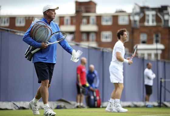 ZNOVU V AKCI. Andy Murray trénuje pod dohledem Ivana Lendla.