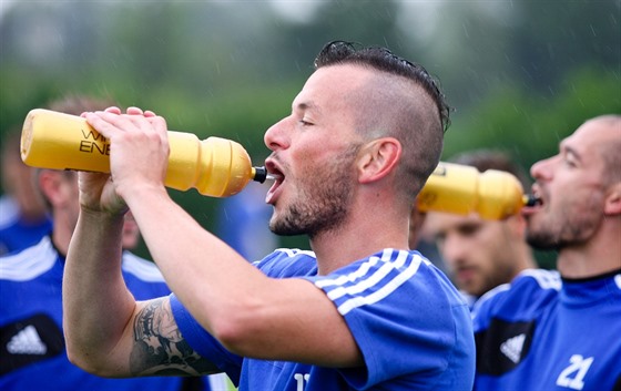 Momentka z tréninku olomouckých fotbalist, na snímku se oberstvuje Pavel...