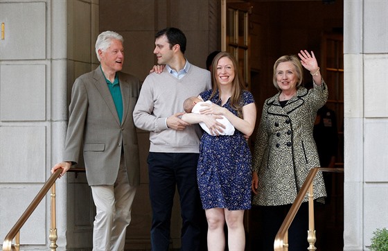 Bill Clinton, Marc Mezvinsky, Chelsea Clintonová a její syn Aidan a Hillary...