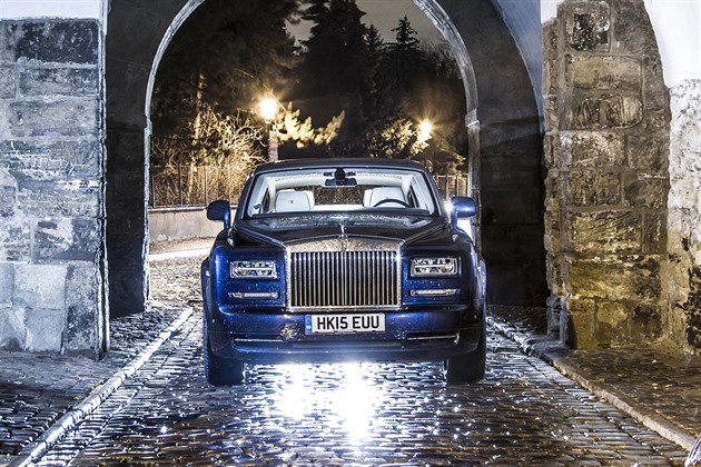 Bývalého šéfdesignéra Rolls-Royce ubodal zloděj v jeho bavorském domě