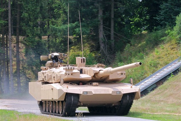 Rheinmetall nabízí moderniza�ní paket MBT Revolution pro star�í tanky Leopard 2. V budoucnosti p�jde tanky vybavit novým kanonem rá�e 130 mm. 