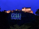 Hlasuje pro setrvání. Videoprojekce na Edinburském hradu (21. ervna 2016)