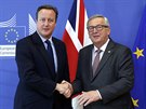 Britský premiér David Cameron a éf evropské komise Jean-Claude Juncker na...