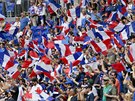 V BARVÁCH TRIKOLÓRY. Francouztí fanouci ped zápasem proti Irsku.