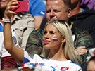 SELFIE. Slovenská fanynka se fotí ped zápasem proti Nmecku.