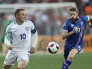 Anglický kapitán Wayne Rooney v zápase s Islandem.