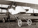 Francouzský letoun Voisin III se také pouíval k distribuci leteckých ipek....