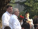 Martin Nejedlý a Miloš Zeman na oslavě Nejedlého padesátých narozenin