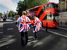 Příznivci brexitu oslavují v centru Londýna výsledky národního referenda k...