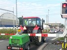 Traktor zstal uvznný na pejezdu v Moravanské ulici v Brn. Podobné pípady...