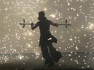Oh�ov� a sv�teln� show p�i galave�eru festivalu Poln� v plamenech.