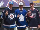Nejlepí z draftu NHL 2016: (zleva) dvojka Patrik Laine, jednika Auston...