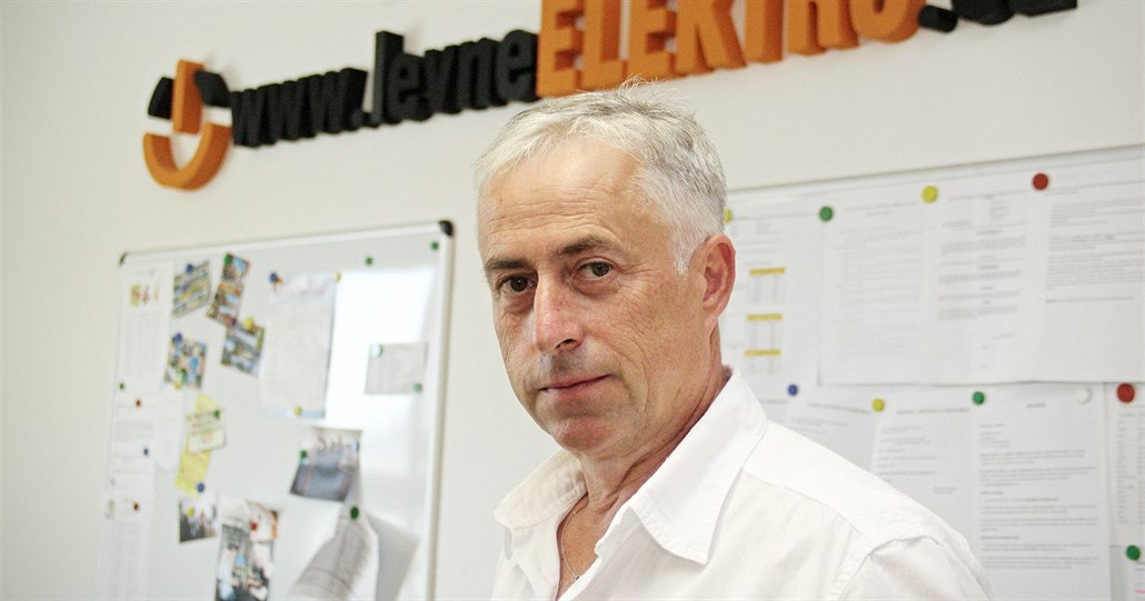 Petr Václav star�í je majitelem spole�nosti Elektra PV, která provozuje...