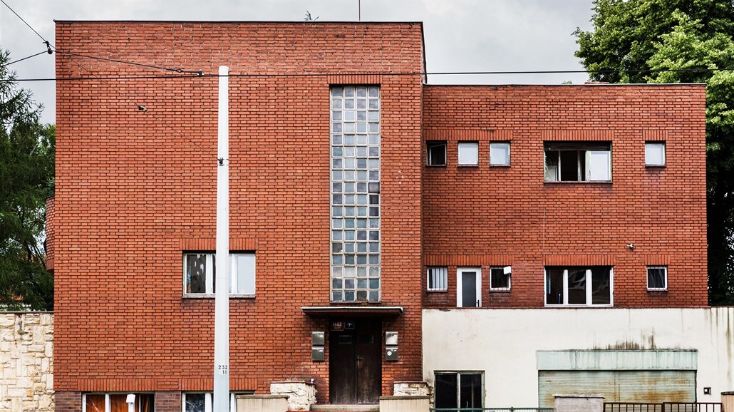 Funkcionalistická vila na Petřinách, kterou má nahradit nová stavba se třinácti...